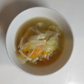 キャベツ・玉ねぎ・にんじん・えのき茸のスープ